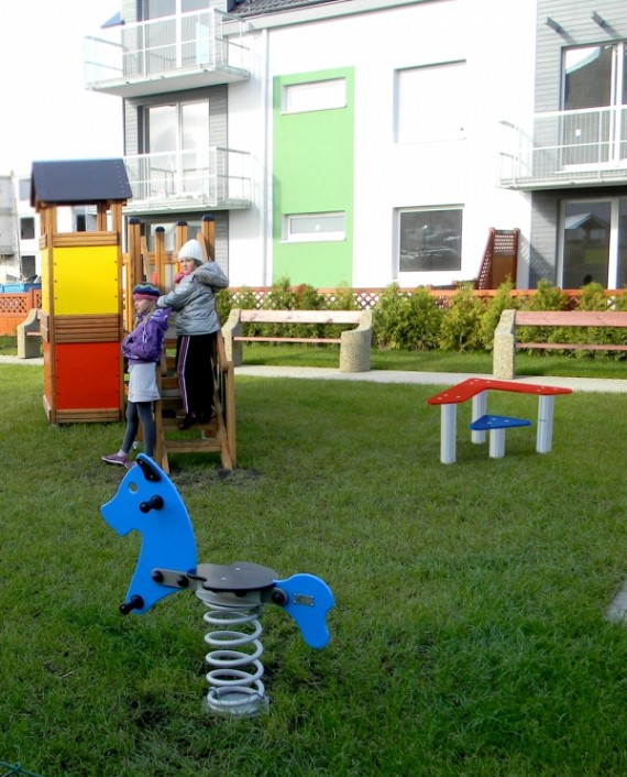 492-trojkatna-lawka-i-stolik-492_e25161cd27f4bc9a738bf73ebe52e650